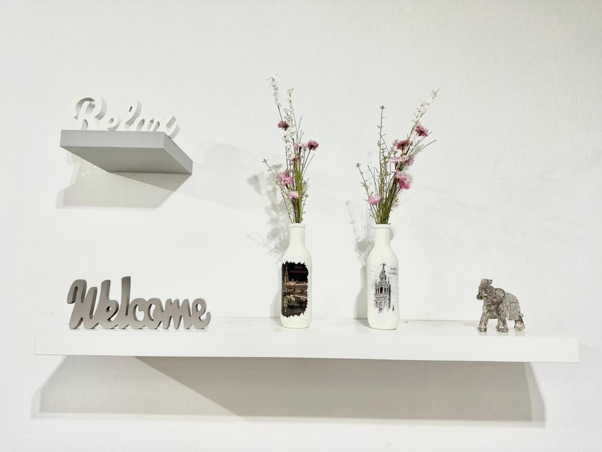 Apartamento Acogedor Y Moderno En Pleno Centro De Sevilla Con Parking Gratis ภายนอก รูปภาพ